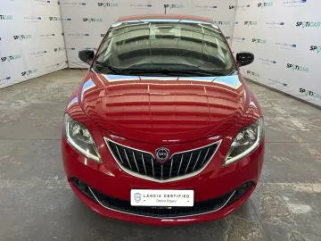 Car image 3