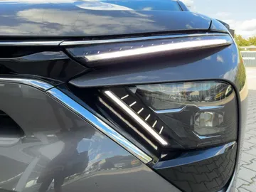 Car image 23