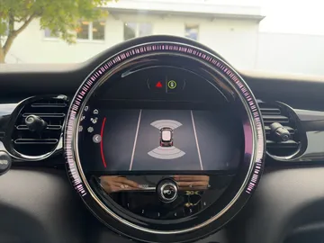 Car image 26