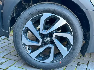 Car image 18