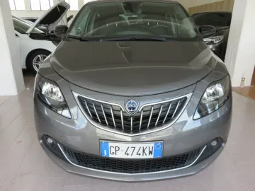 Car image 11