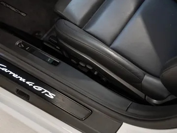 Car image 39