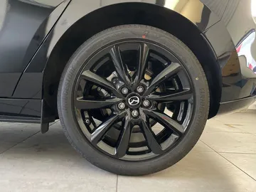 Car image 18