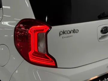Car image 24