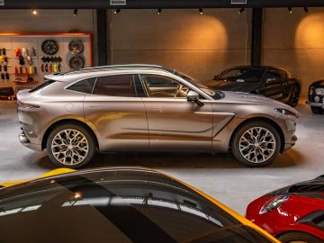 Car image 5