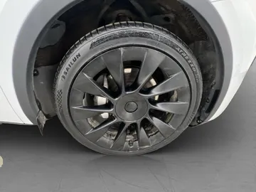Car image 32