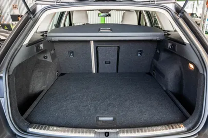 Car image 38