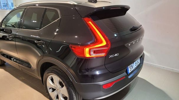 Volvo XC40 B4 Momentum 147 kW image number 2