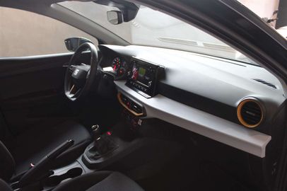 Car image 12