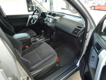 Car image 30