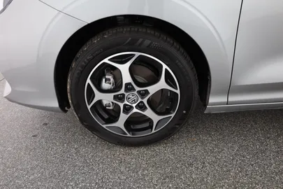 Car image 28