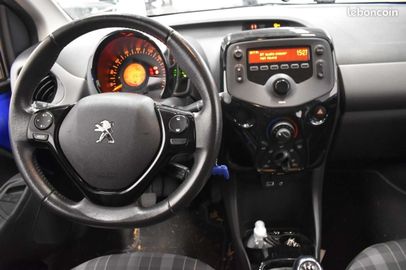 Car image 15