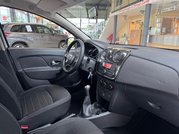 Car image 10