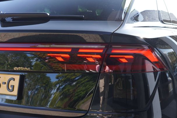 Audi Q8 55 TFSIe quattro S-line 290 kW image number 32