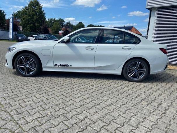 BMW 330 e Sport Line 215 kW image number 9