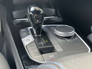 Car image 30