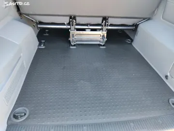 Car image 32