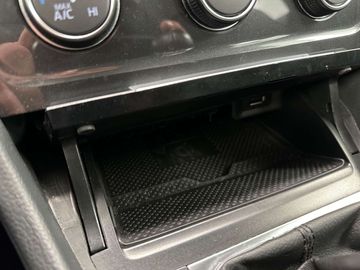 Car image 37