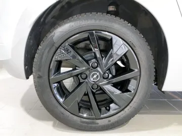 Car image 27