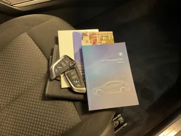 Car image 30