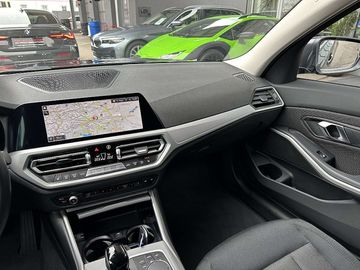 Car image 37