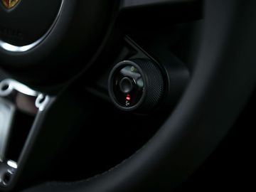 Car image 32