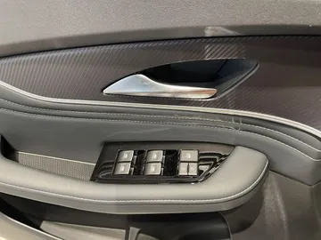 Car image 38