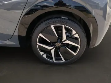 Car image 24
