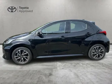 Car image 4
