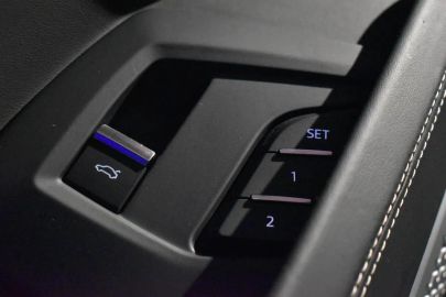 Car image 40