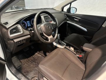 Car image 10