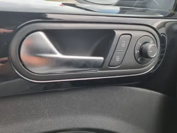 Car image 33