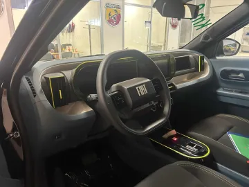 Car image 12