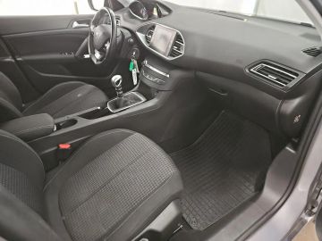 Car image 26