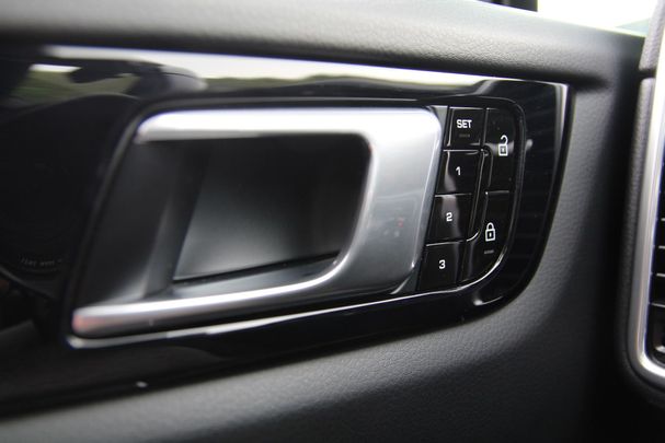 Porsche Cayenne Tiptronic 250 kW image number 7