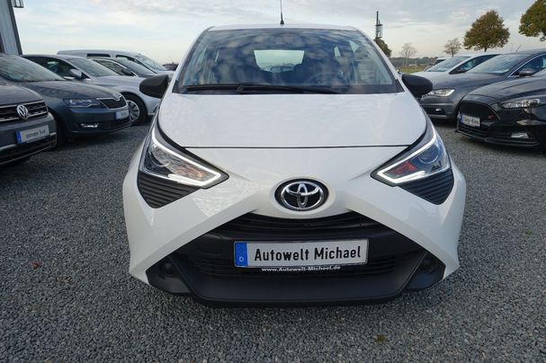 Toyota Aygo X 1.0 53 kW image number 4