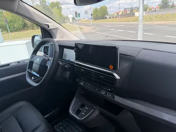 Car image 31