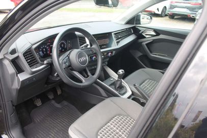 Car image 9