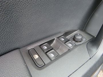 Car image 33