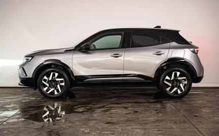 Car image 4