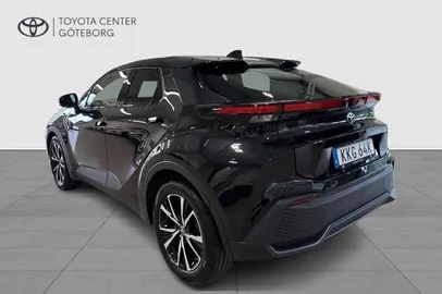 Car image 4