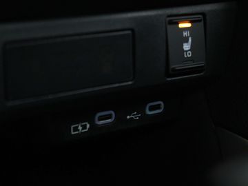 Car image 32