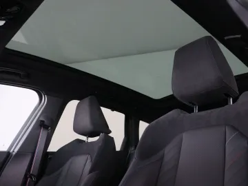 Car image 32