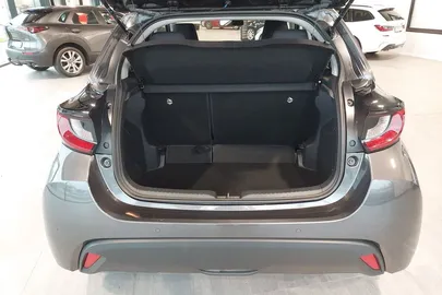 Car image 12