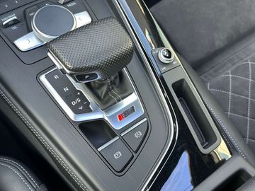 Car image 36