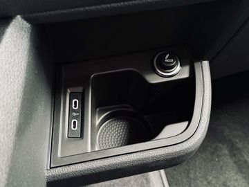 Car image 32