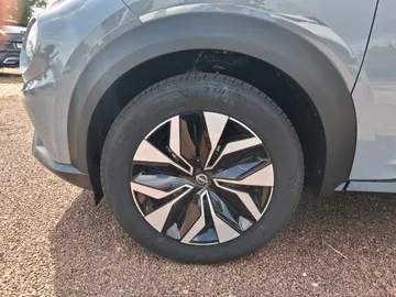 Car image 32