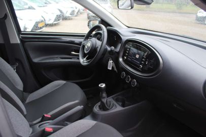 Car image 14