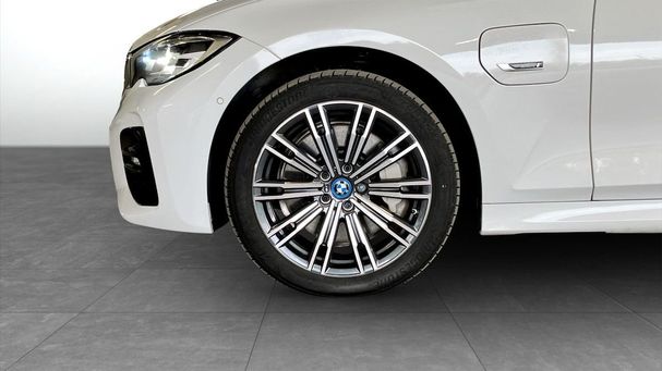 BMW 330 Touring xDrive 185 kW image number 9