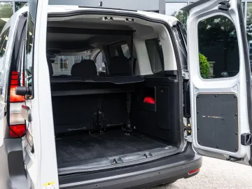 Car image 36